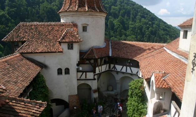 The town of Bran and the Dracula castle