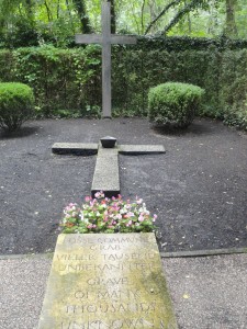 Grave of many thousands unknown