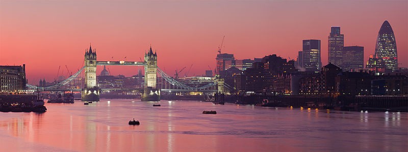 800px-London_Thames_Sunset_panorama_-_Feb_2008